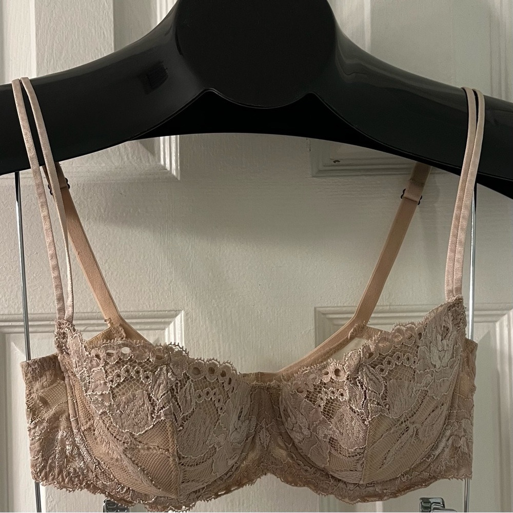 Natori balconette style lined bra 32D